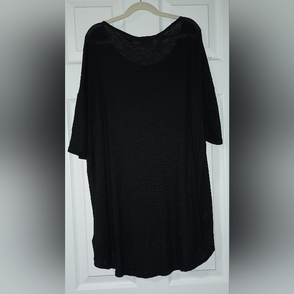 LuLaRoe Tunic Fits more like a S/M Marked as an XXS. - Picture 3 of 3